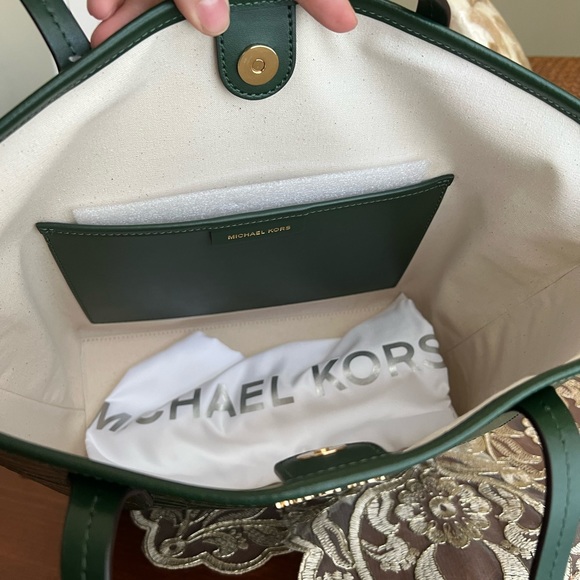 Michael Kors LG green tote - Picture 6 of 13